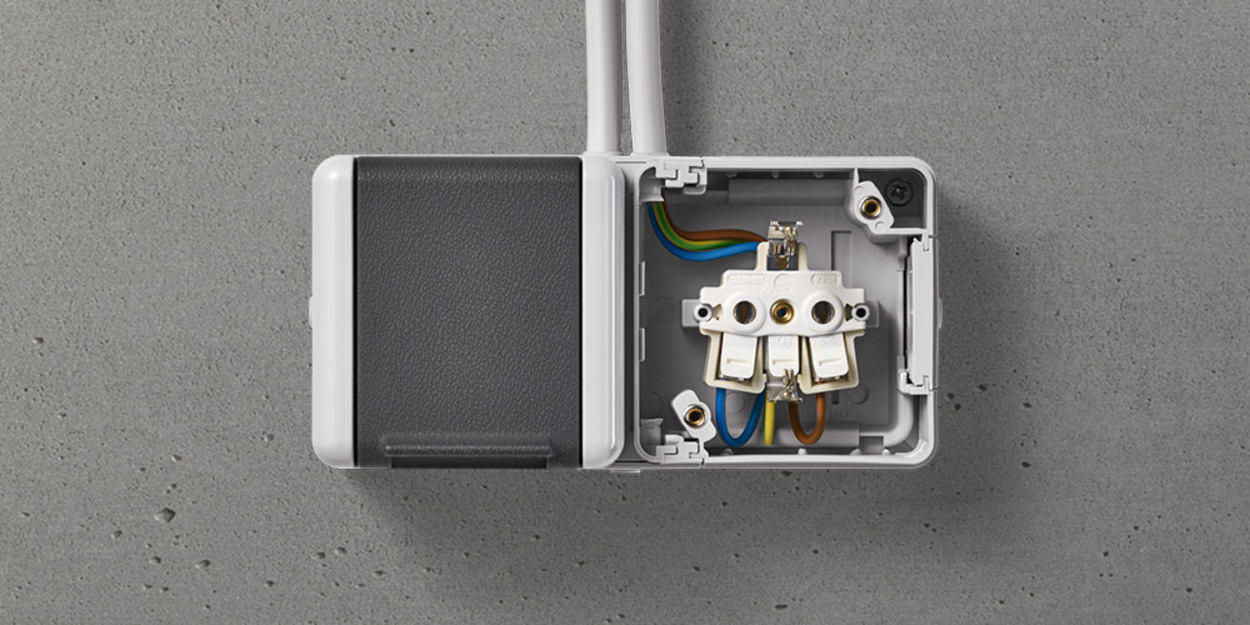 Doppelsteckdose mit Trennsteg bei META Meisterbetrieb für Elektro- Technische Anlagen | Riccardo Succi in Frankfurt am Main